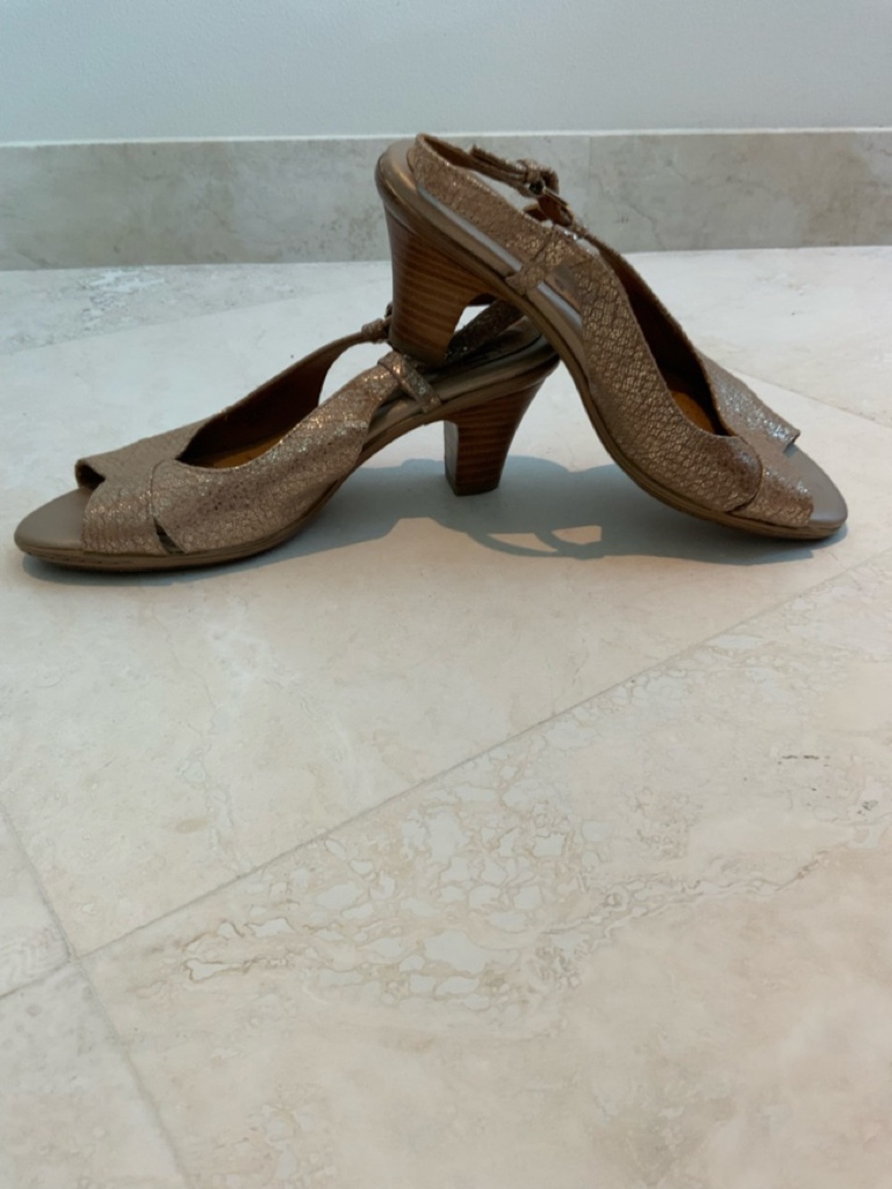 Soffit, Beige/Gold Stylish, Ladies Comfy Sling Backs size 7